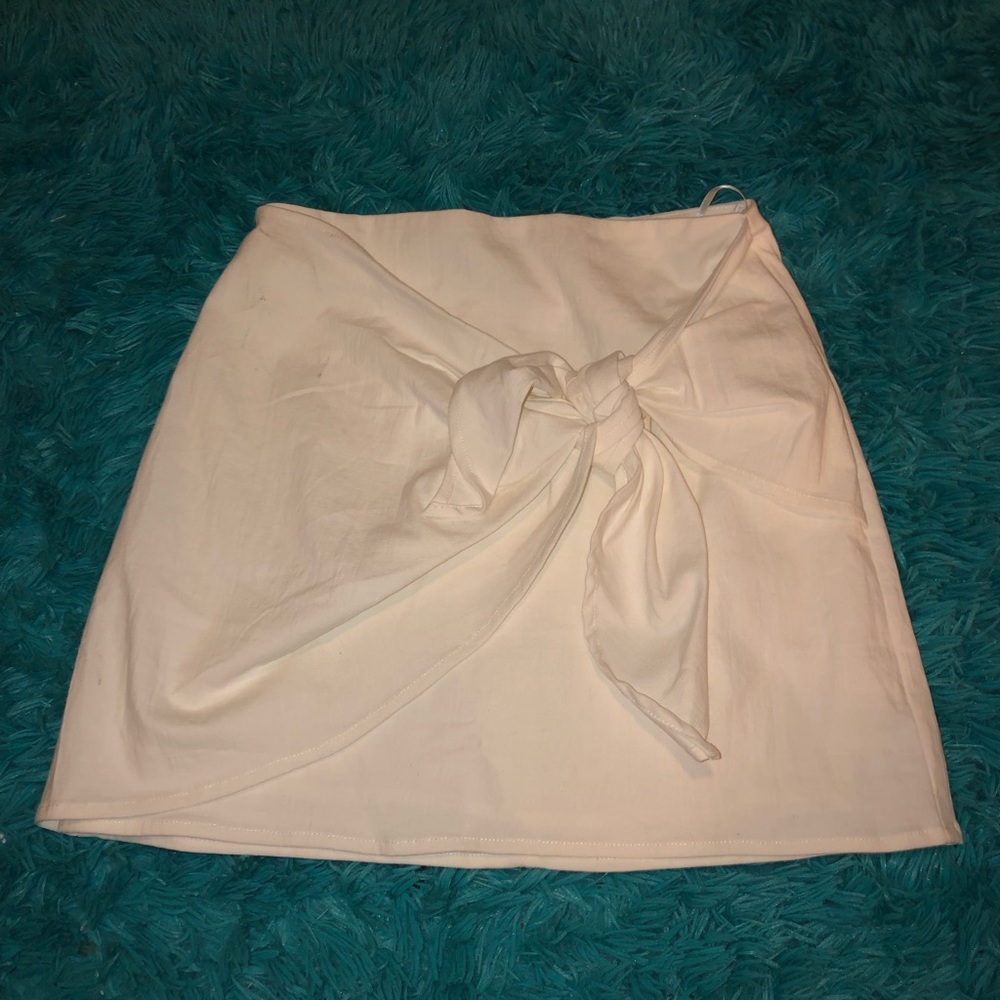 Cute white preppy skirt